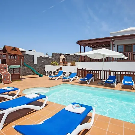 别墅 Playa Blanca Sleeps 12 With Pool Air Con And Wifi 普拉亚布兰卡