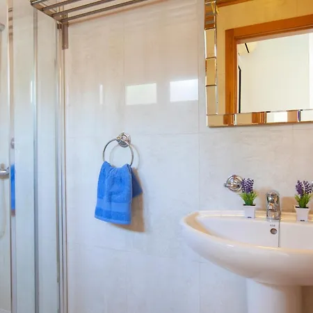 Playa Blanca Sleeps 12 With Pool Air Con And Wifi Villa