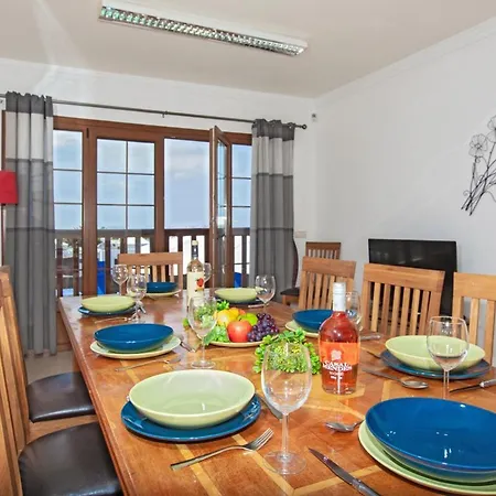 Playa Blanca Sleeps 12 With Pool Air Con And Wifi *