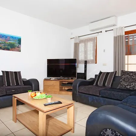 Villa Playa Blanca Sleeps 12 With Pool Air Con And Wifi *