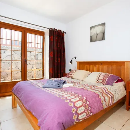Playa Blanca Sleeps 12 With Pool Air Con And Wifi