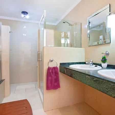 Playa Blanca Sleeps 12 With Pool Air Con And Wifi *